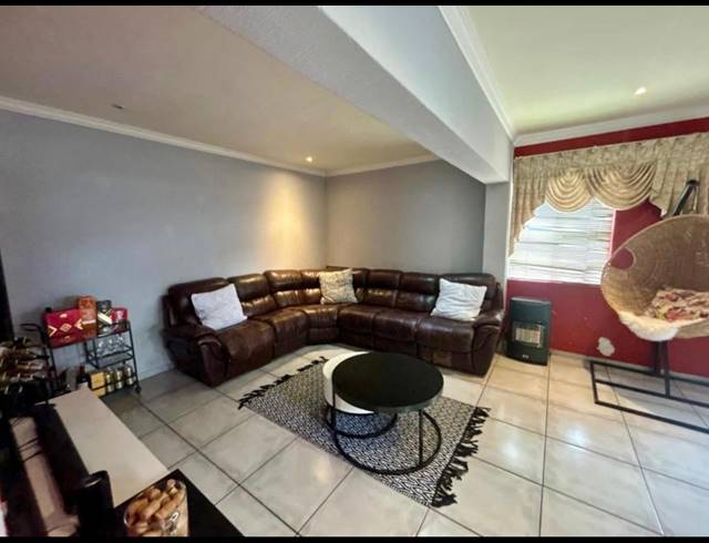 3 BEDROOM HOUSE FOR SALE IN SONNEVELD